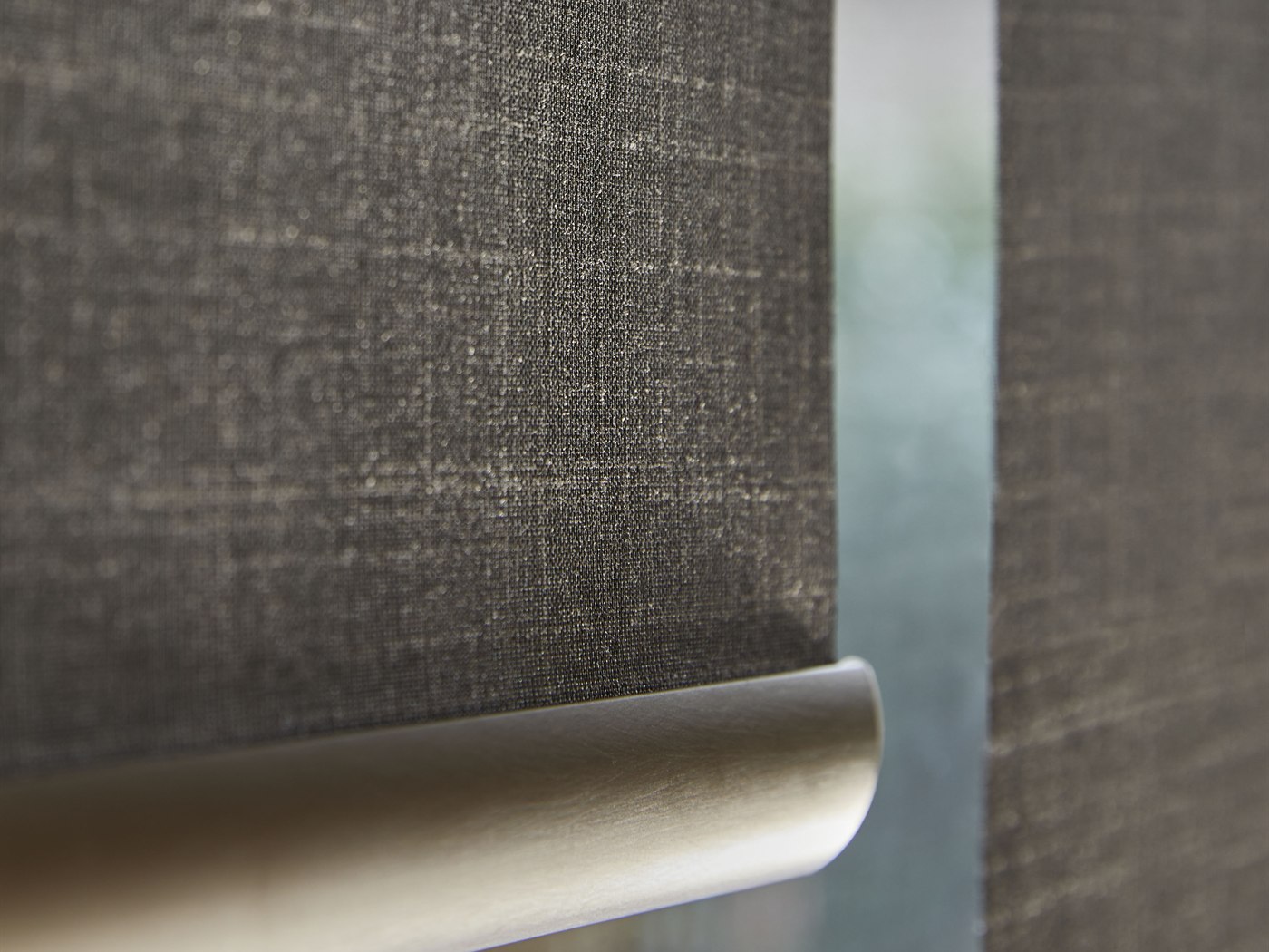 Detail van rolgordijnstof en design onderlat